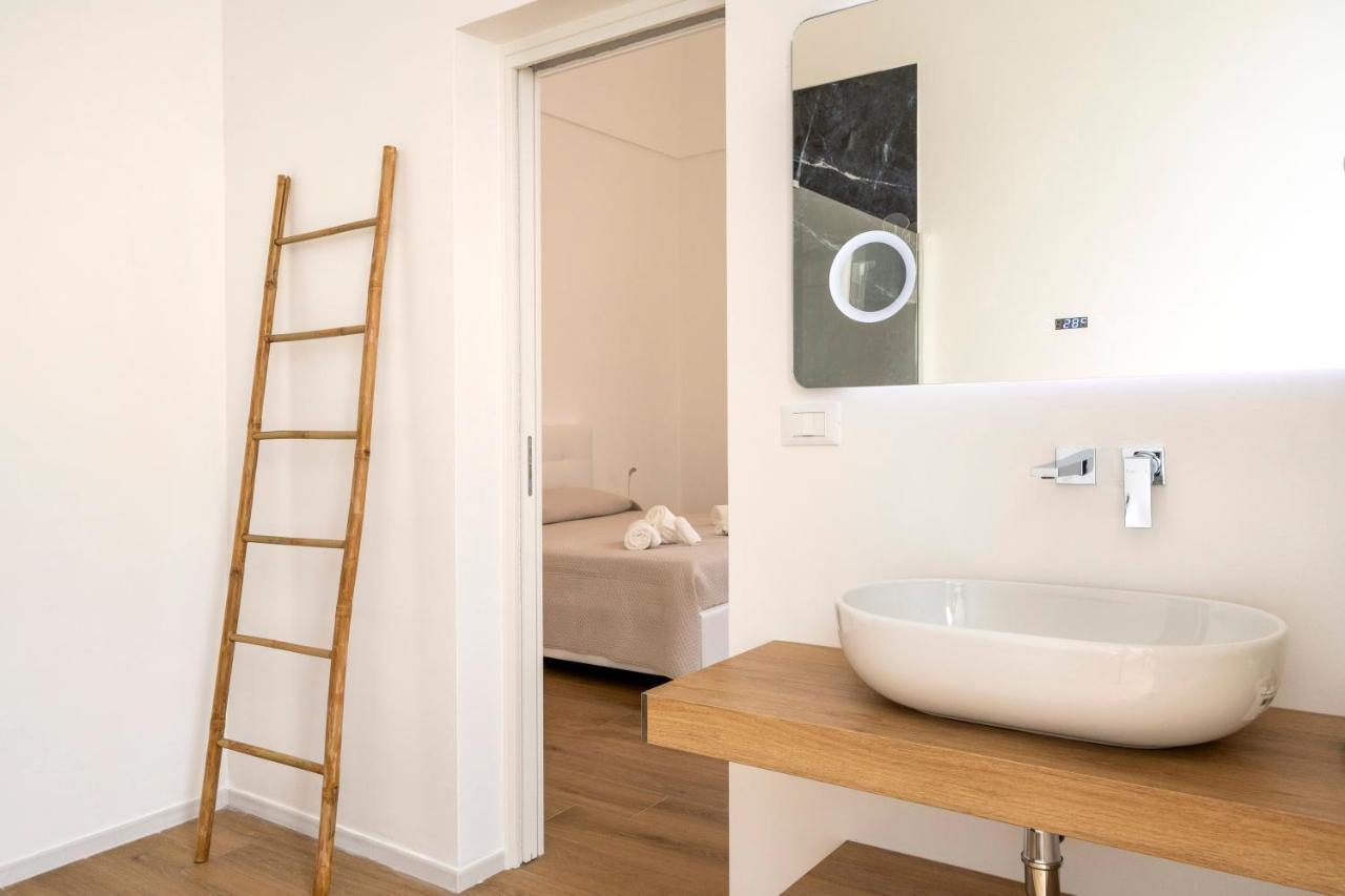 Casa Del Barone - Luxury Suites Монополи Екстериор снимка